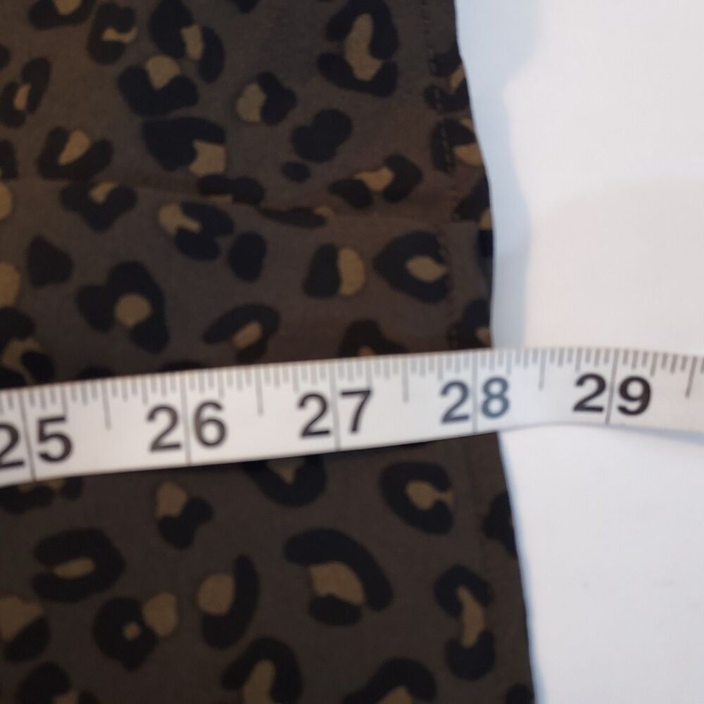 Chelsea & Theodore Women’s Size Large Gray Black Leopard Print Blouse Button Top - Picture 13 of 13